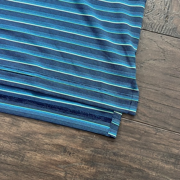 Under Armour Men’s Golf Polo Size Medium Awesome Colors! NWT! - Picture 4 of 5